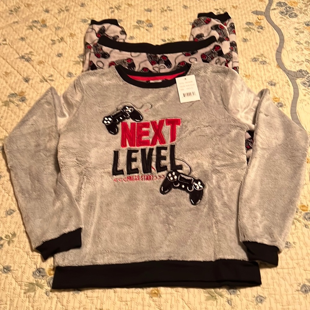 GEORGE BOYS GAMER PAJAMAS IN SZ LG (10-12)…NWT…SUPER SOFT AND WARM FLEECE…NICE!!
